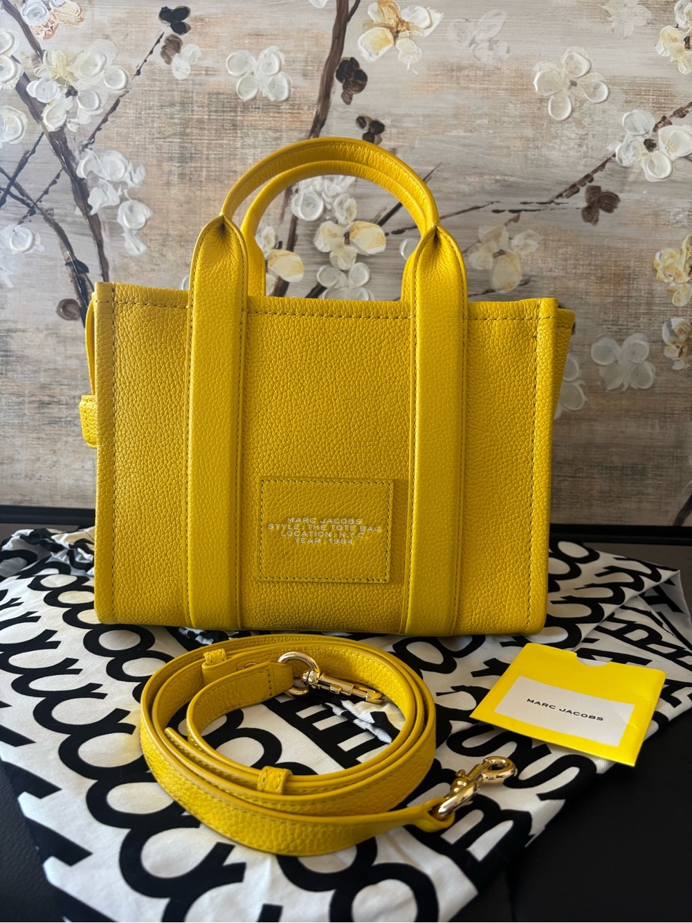 Marc Jacobs SMALL The Tote Bag - Yellow Pebbled Leather - Picture 6 of 15